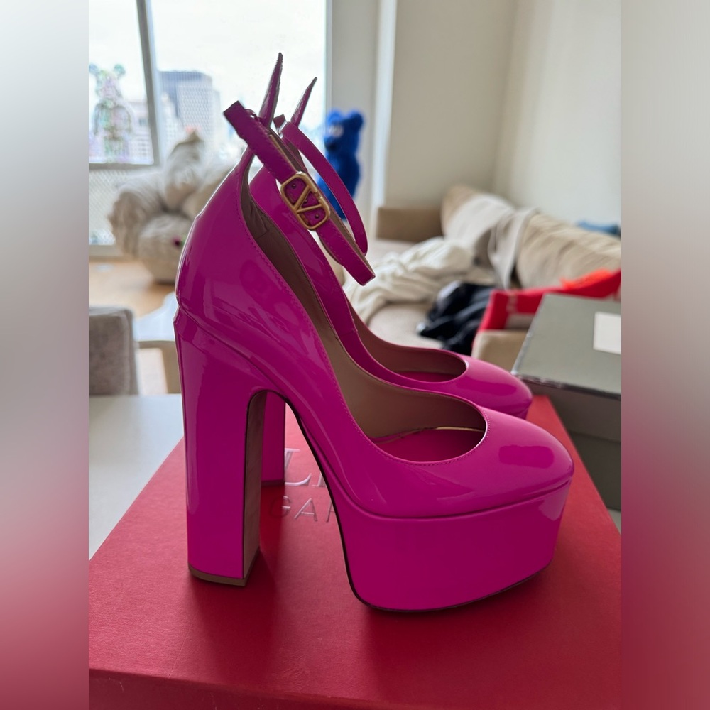 Worn once tango platform pink size 35 with box